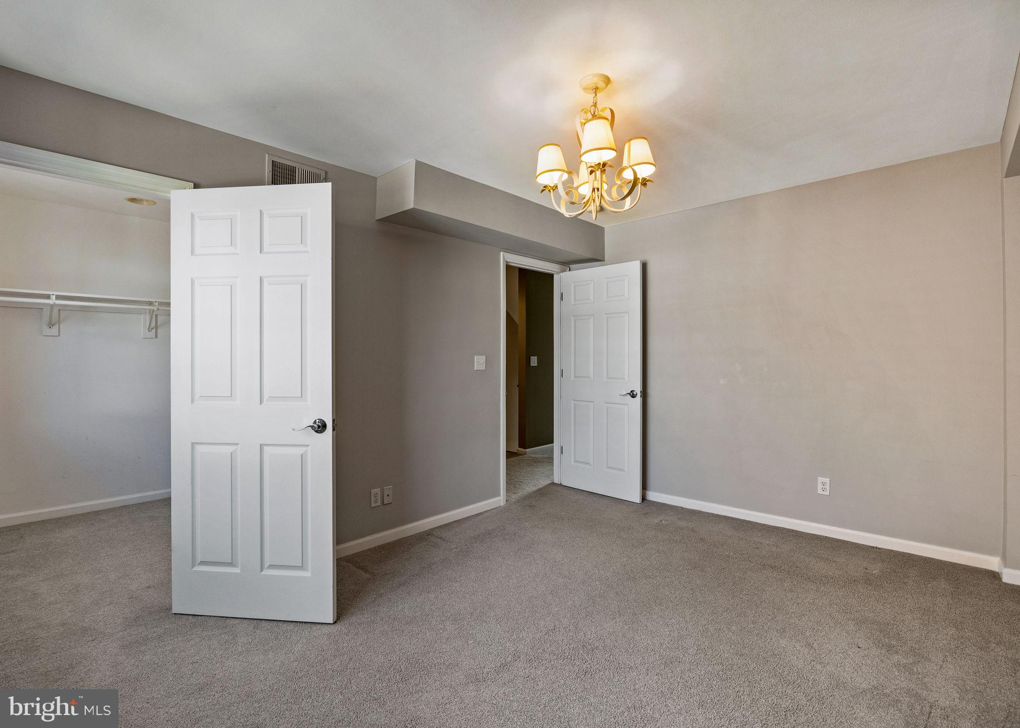 827 CATHARINE