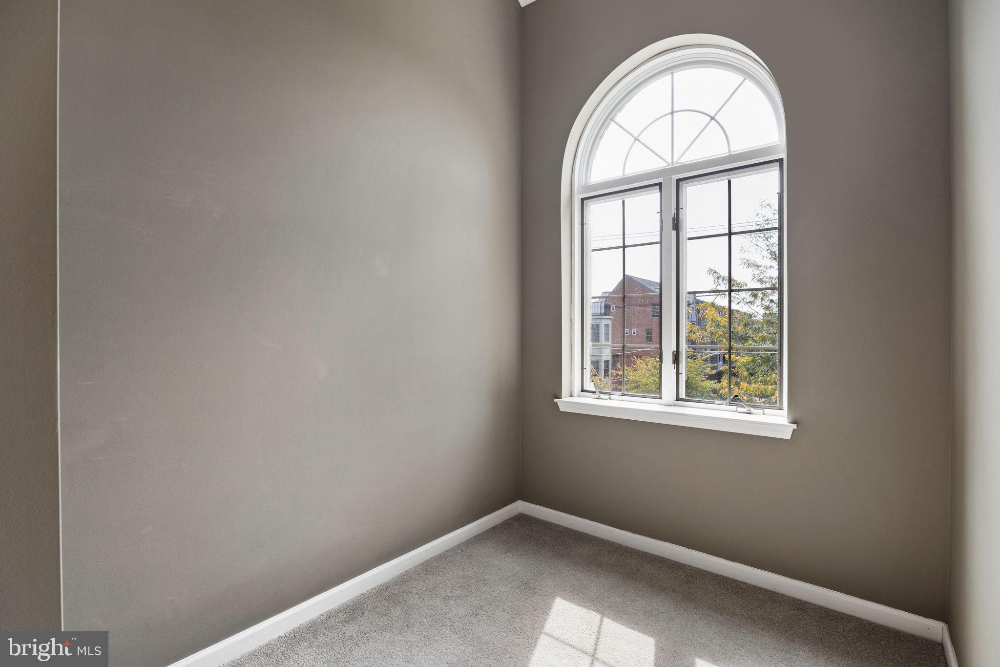 827 CATHARINE
