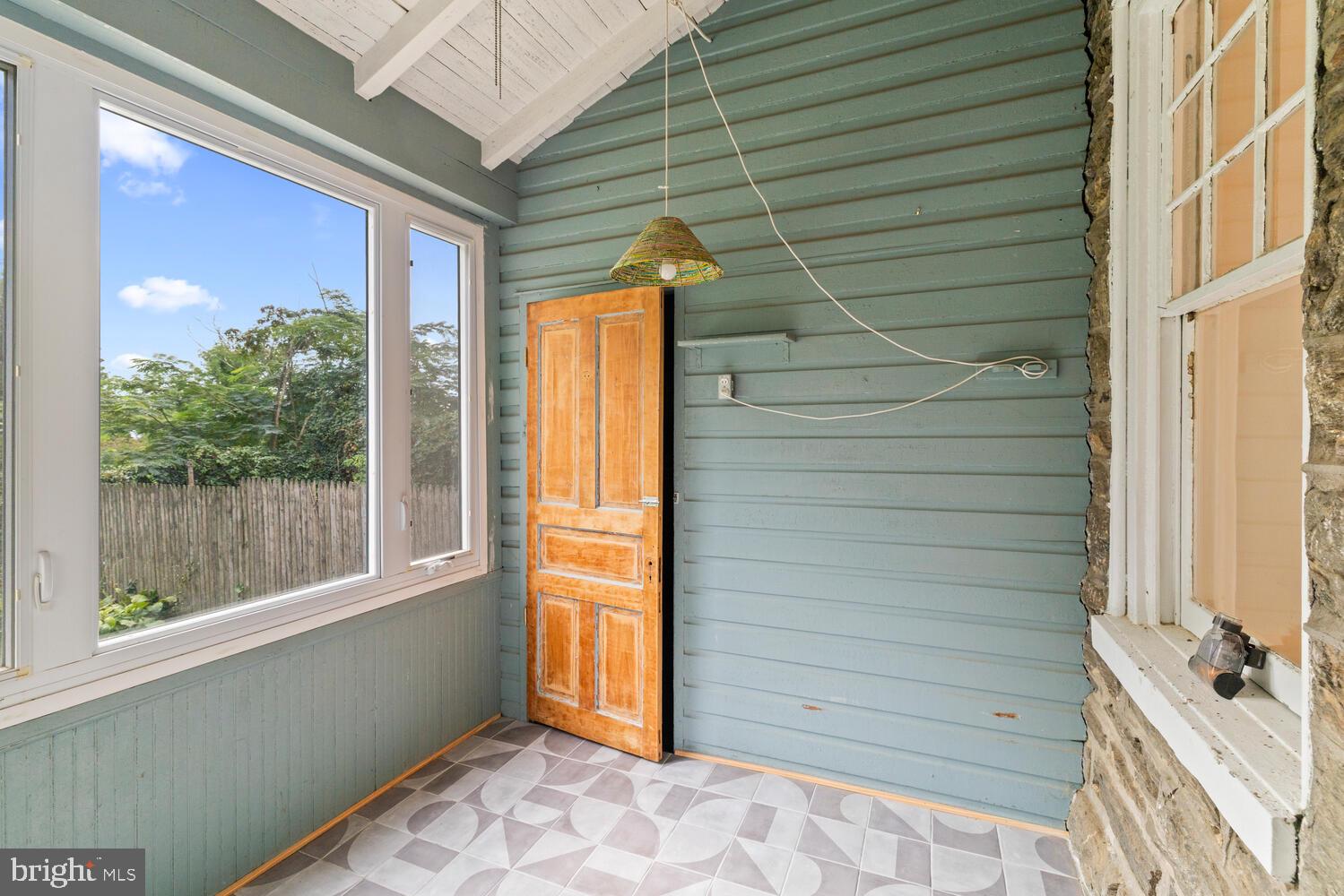 128 W MOUNT PLEASANT AVENUE