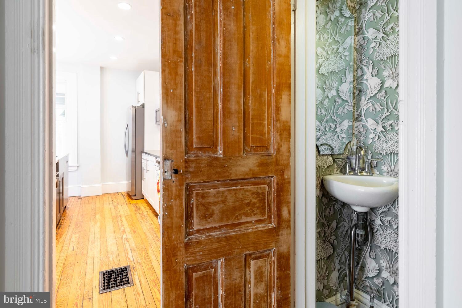 128 W MOUNT PLEASANT AVENUE