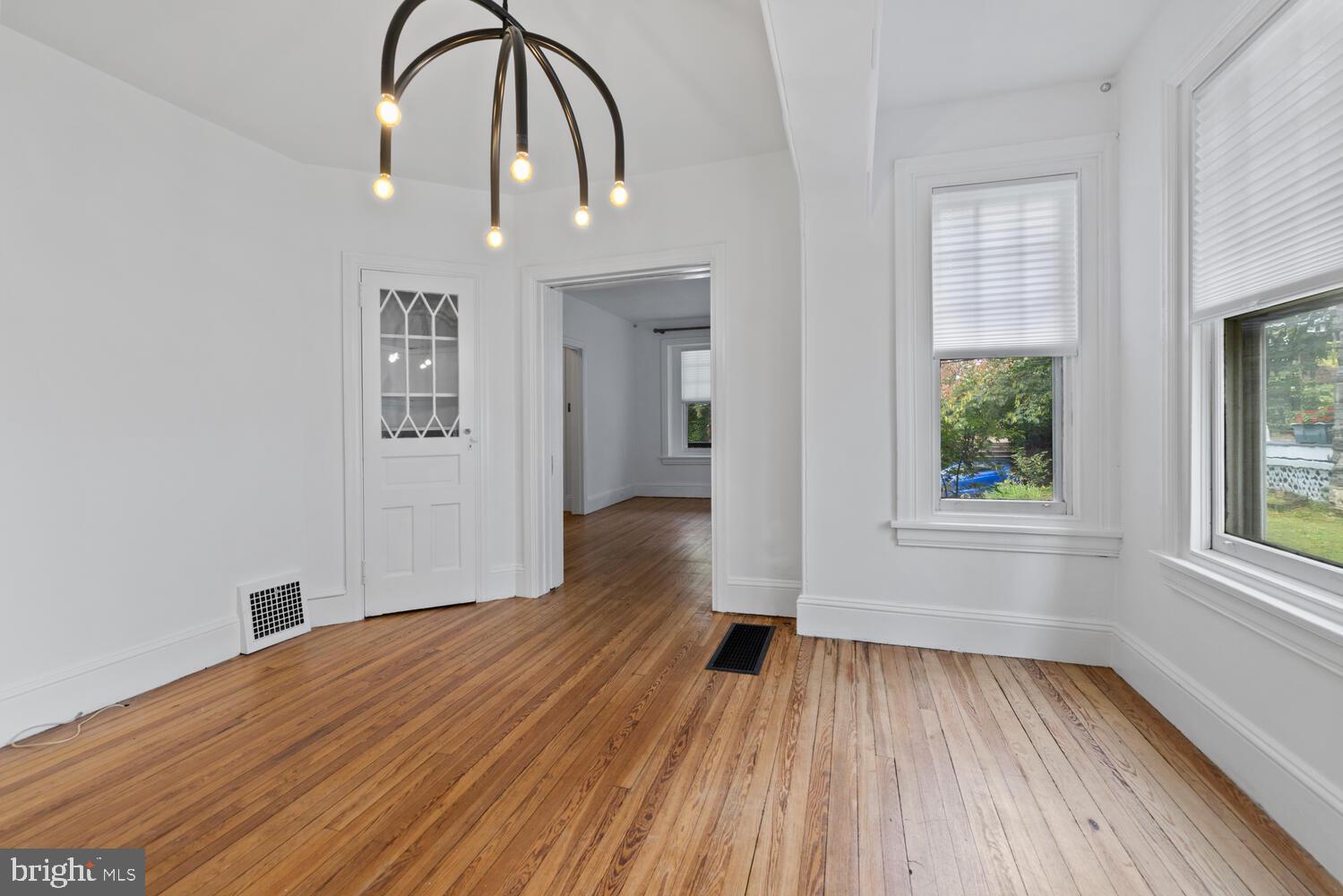 128 W MOUNT PLEASANT AVENUE