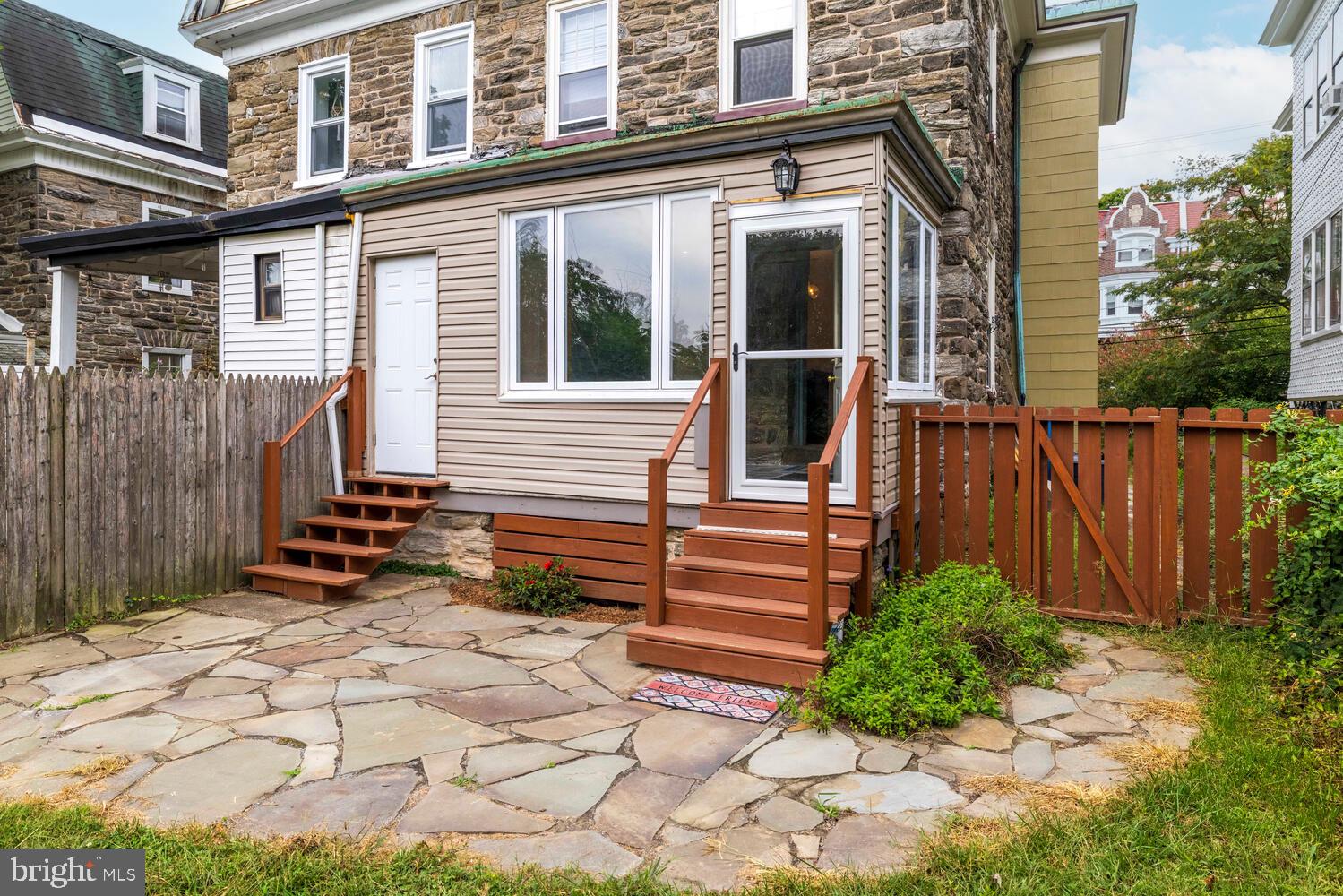 128 W MOUNT PLEASANT AVENUE