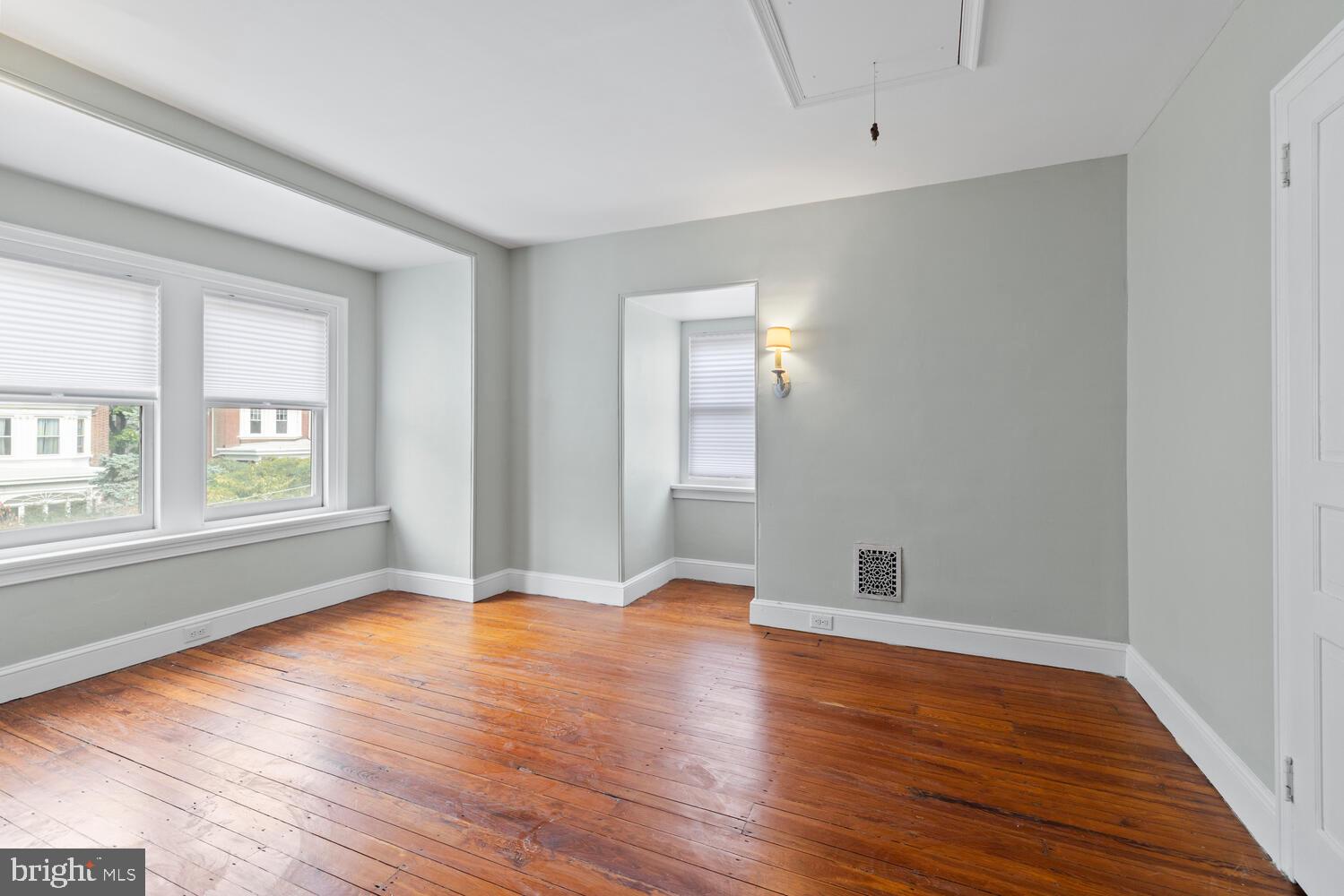 128 W MOUNT PLEASANT AVENUE