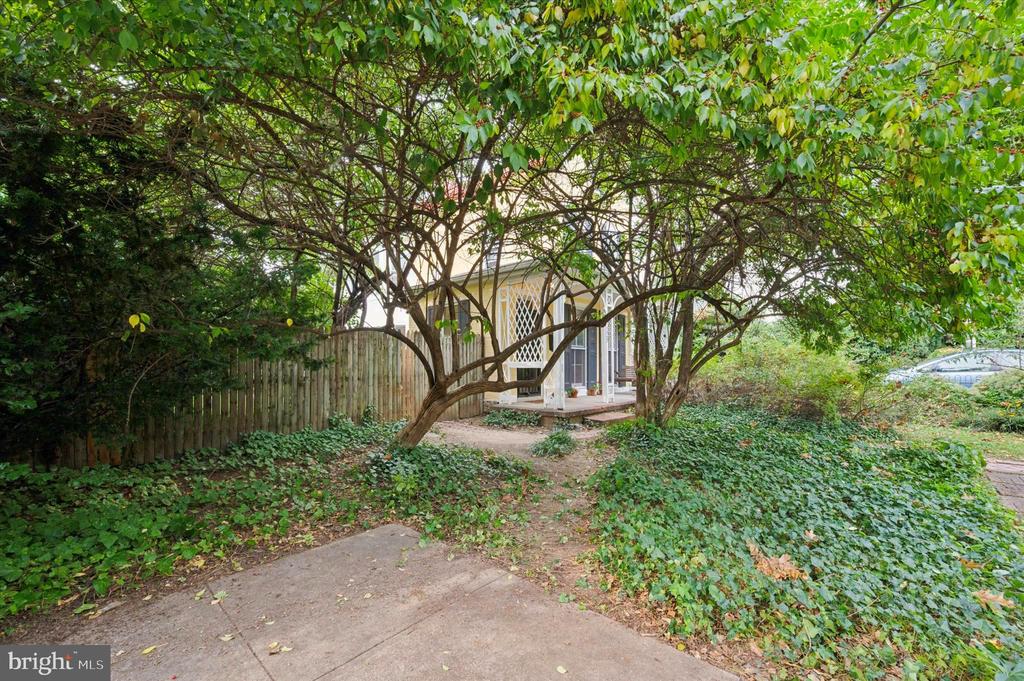 125 W PENN STREET