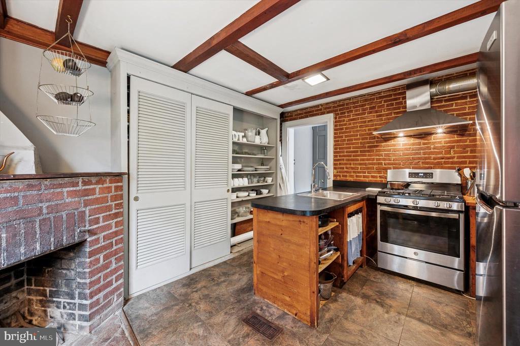 125 W PENN STREET