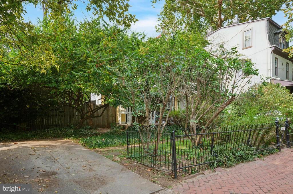 125 W PENN STREET