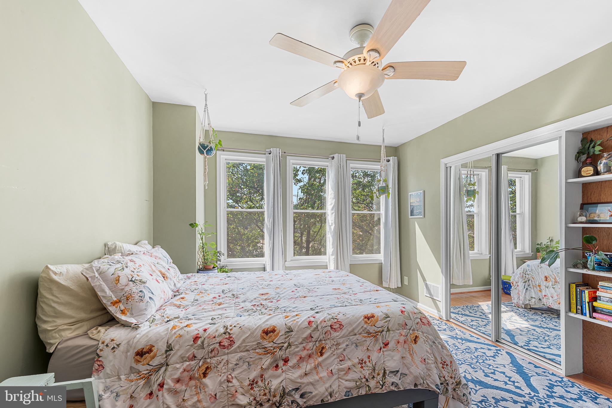 2605 E WESTMORELAND STREET