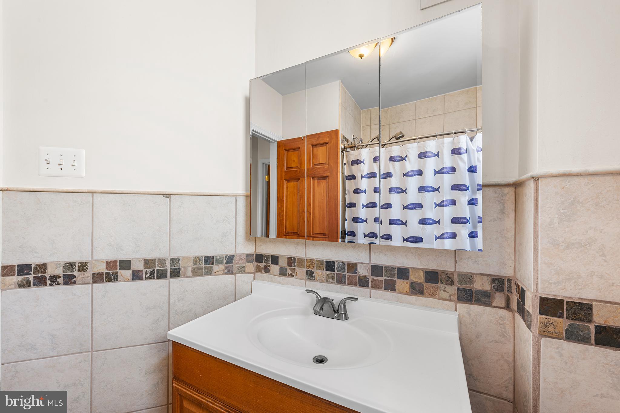 2605 E WESTMORELAND STREET