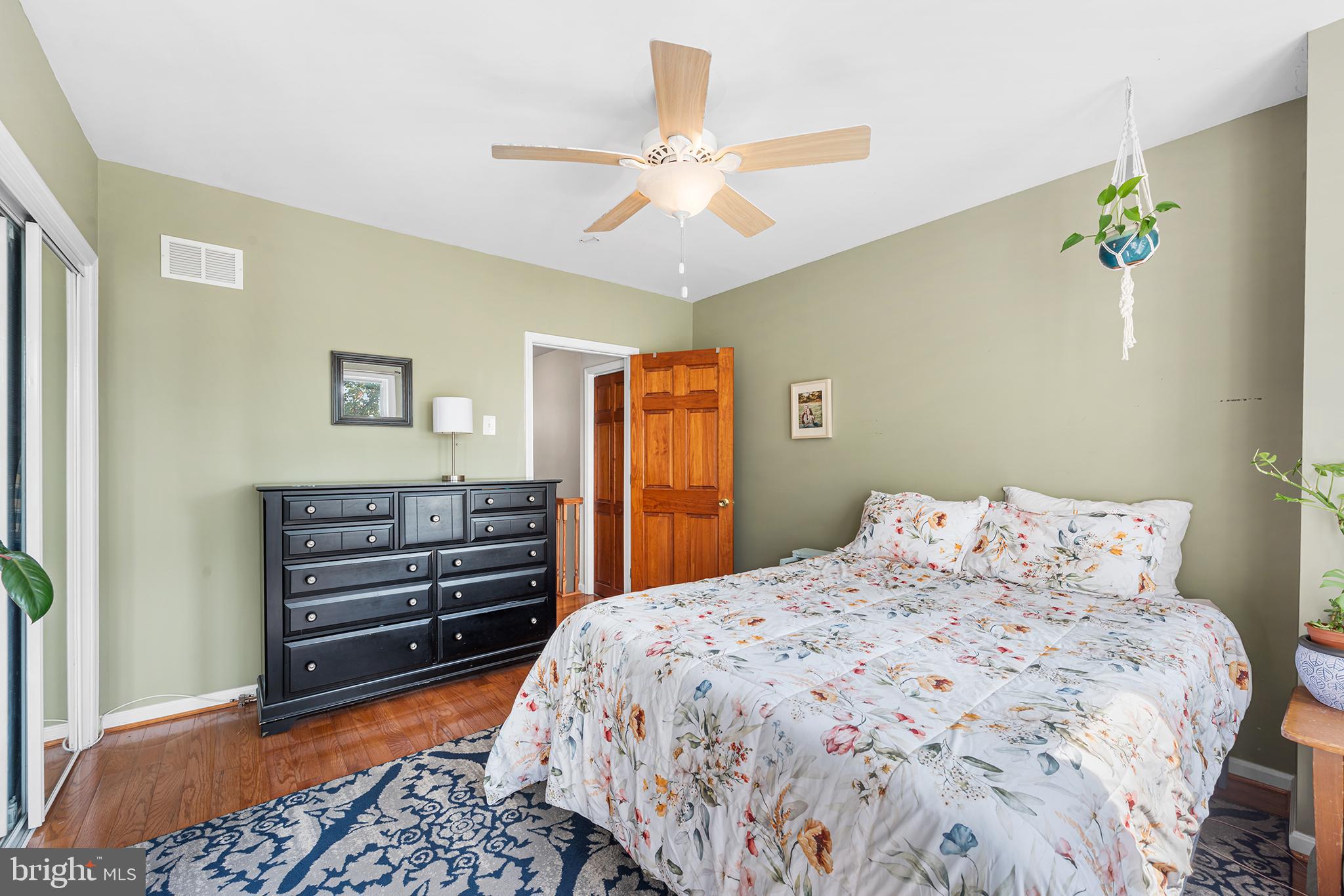 2605 E WESTMORELAND STREET