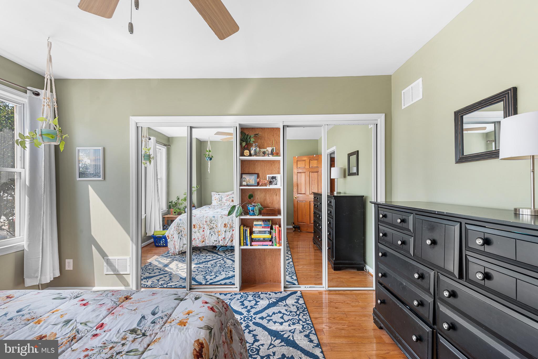 2605 E WESTMORELAND STREET