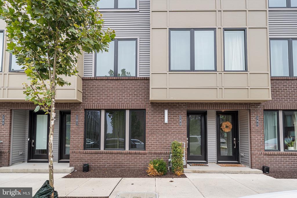 2170 NORTHBANK PLACE 182