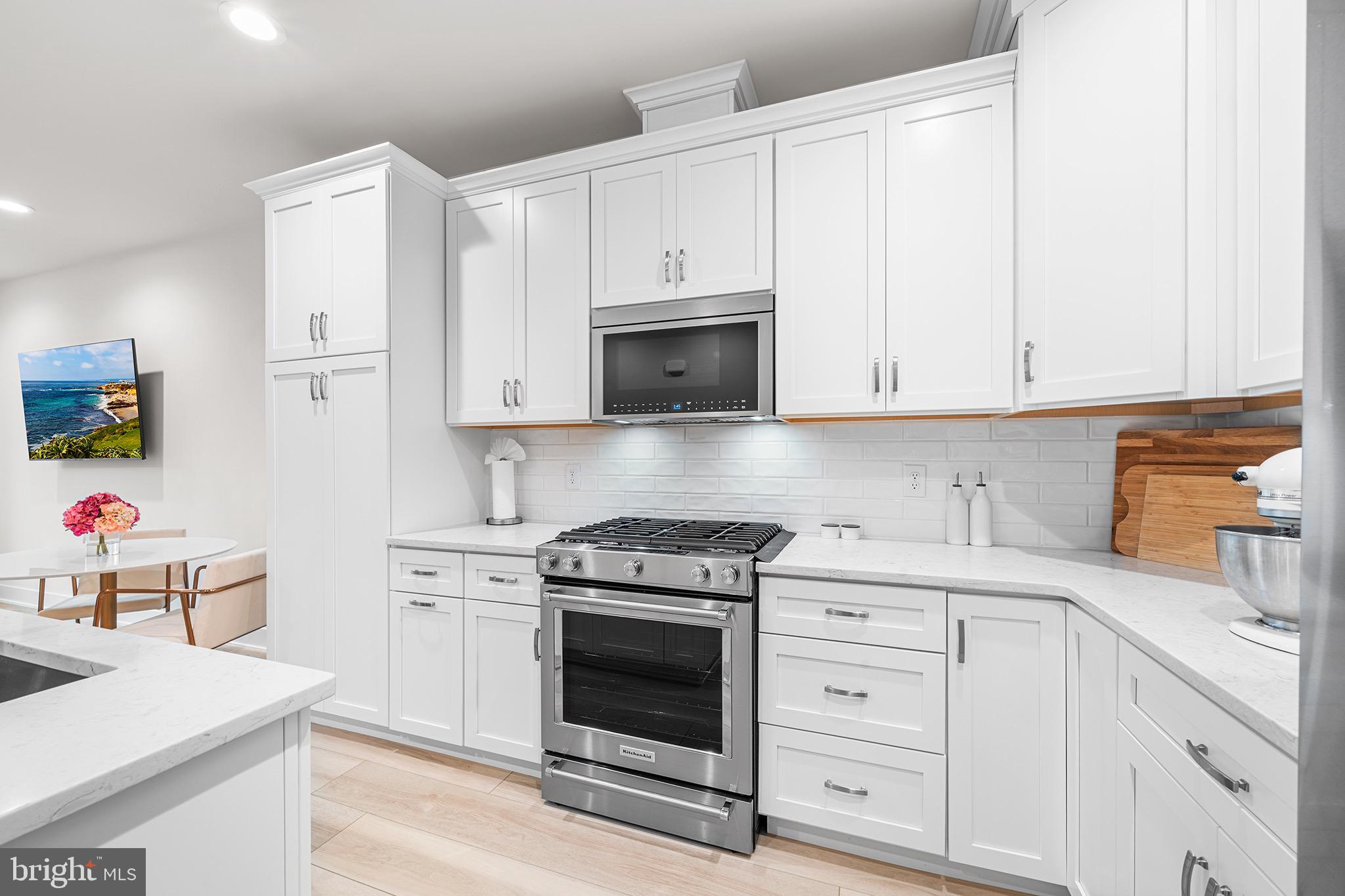 2170 NORTHBANK PLACE 182