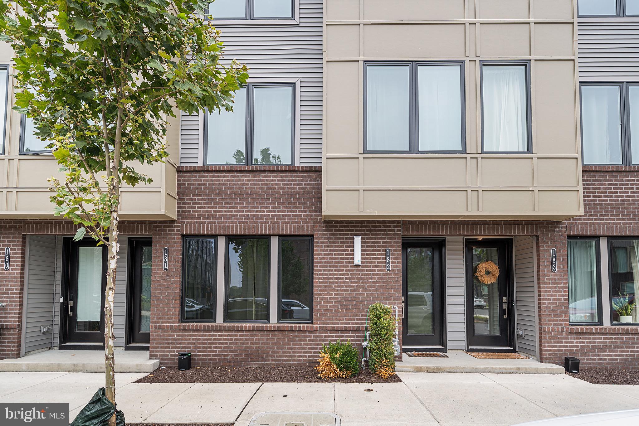 2170 NORTHBANK PLACE 182