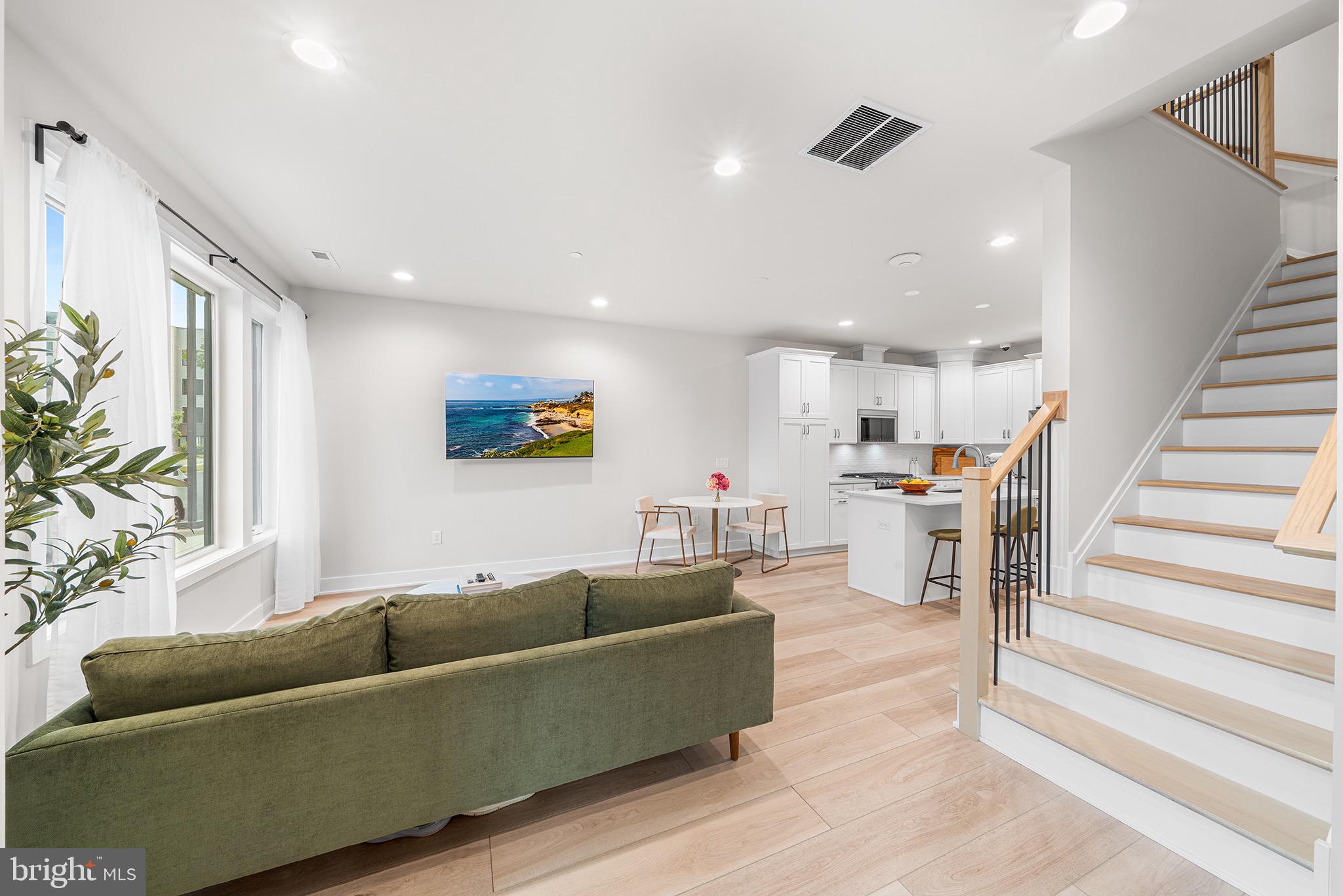 2170 NORTHBANK PLACE 182