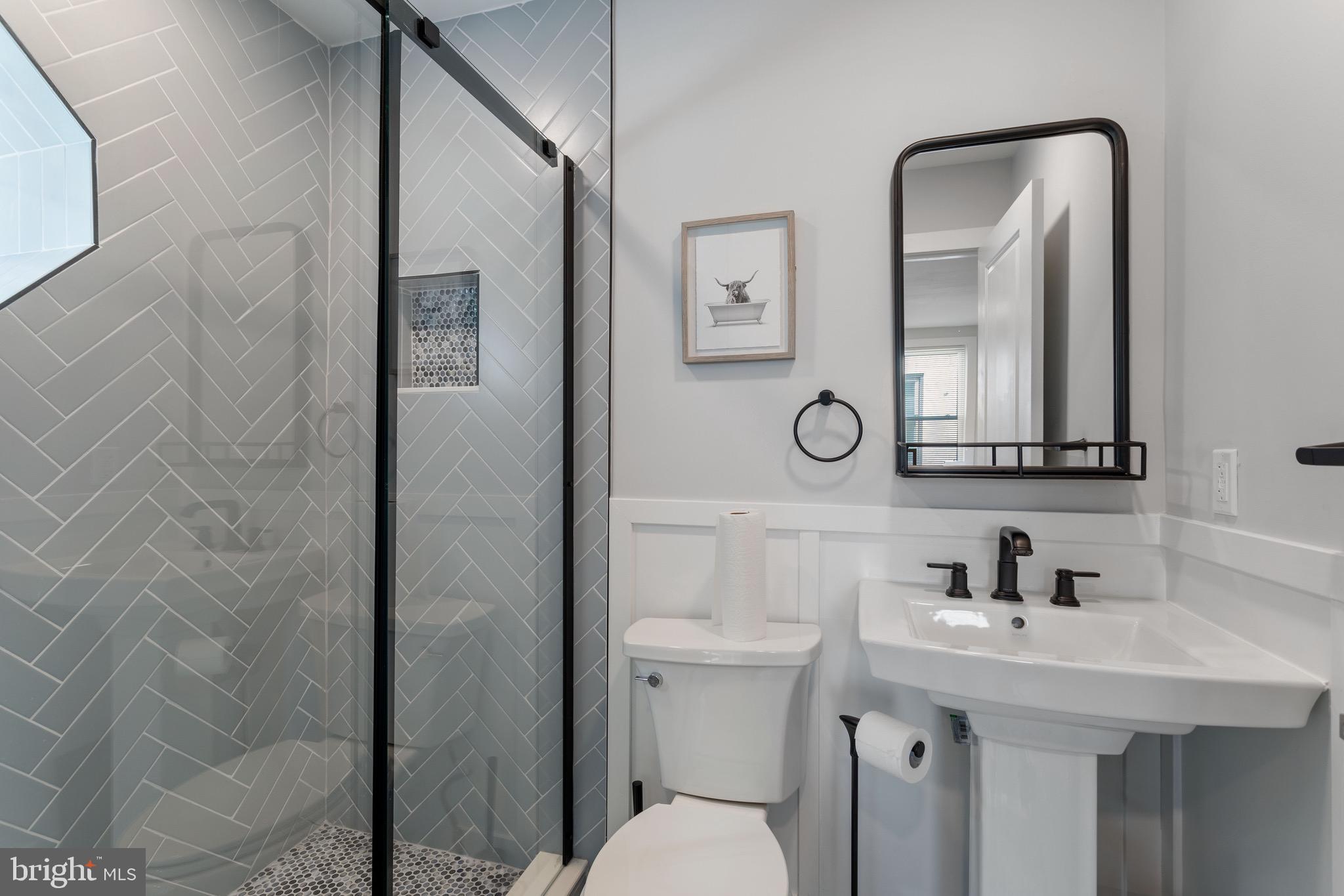 1507 W THOMPSON STREET