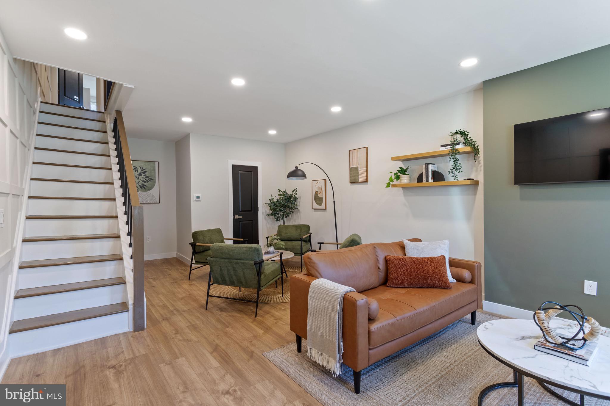 1507 W THOMPSON STREET