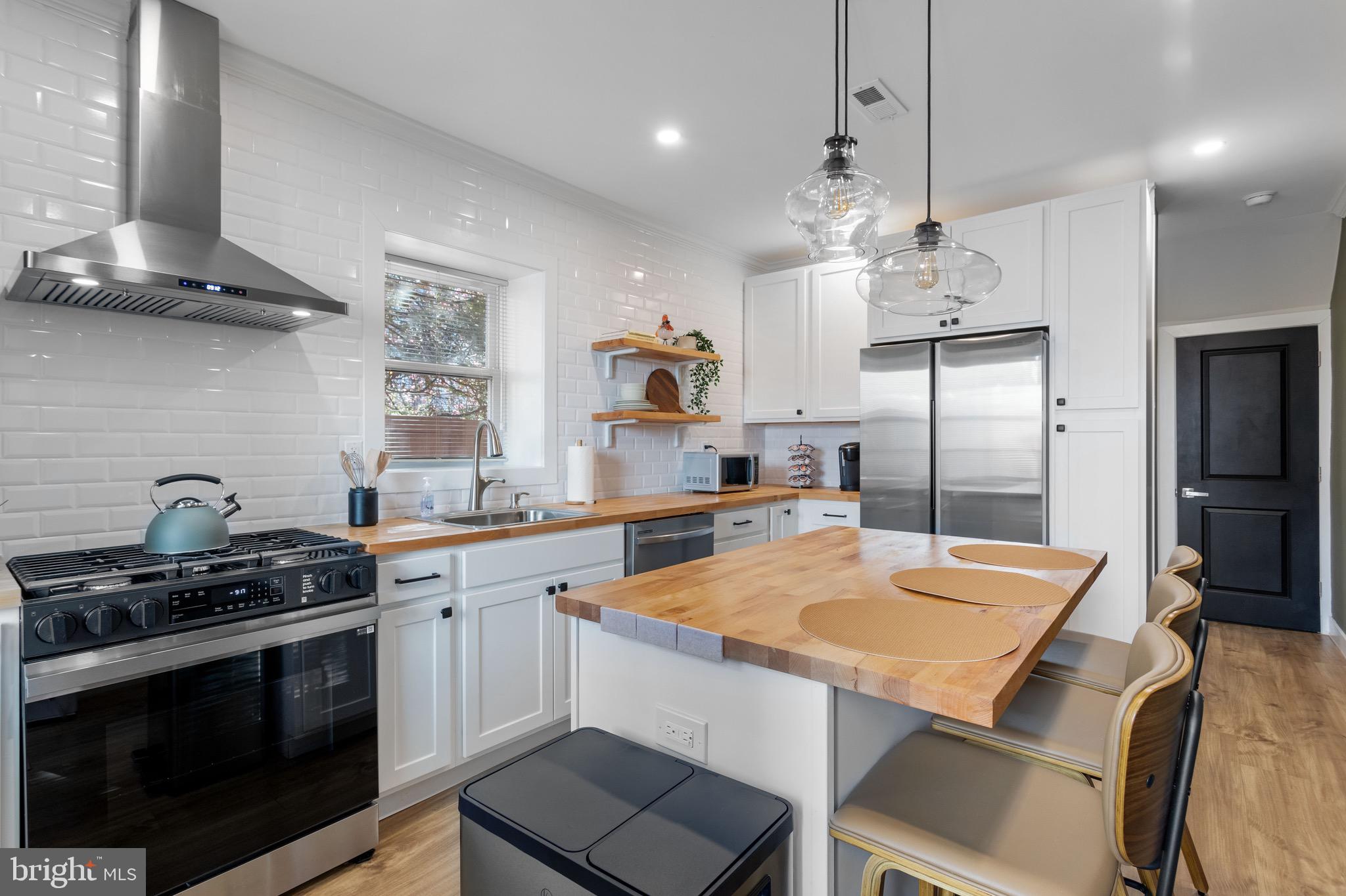 1507 W THOMPSON STREET