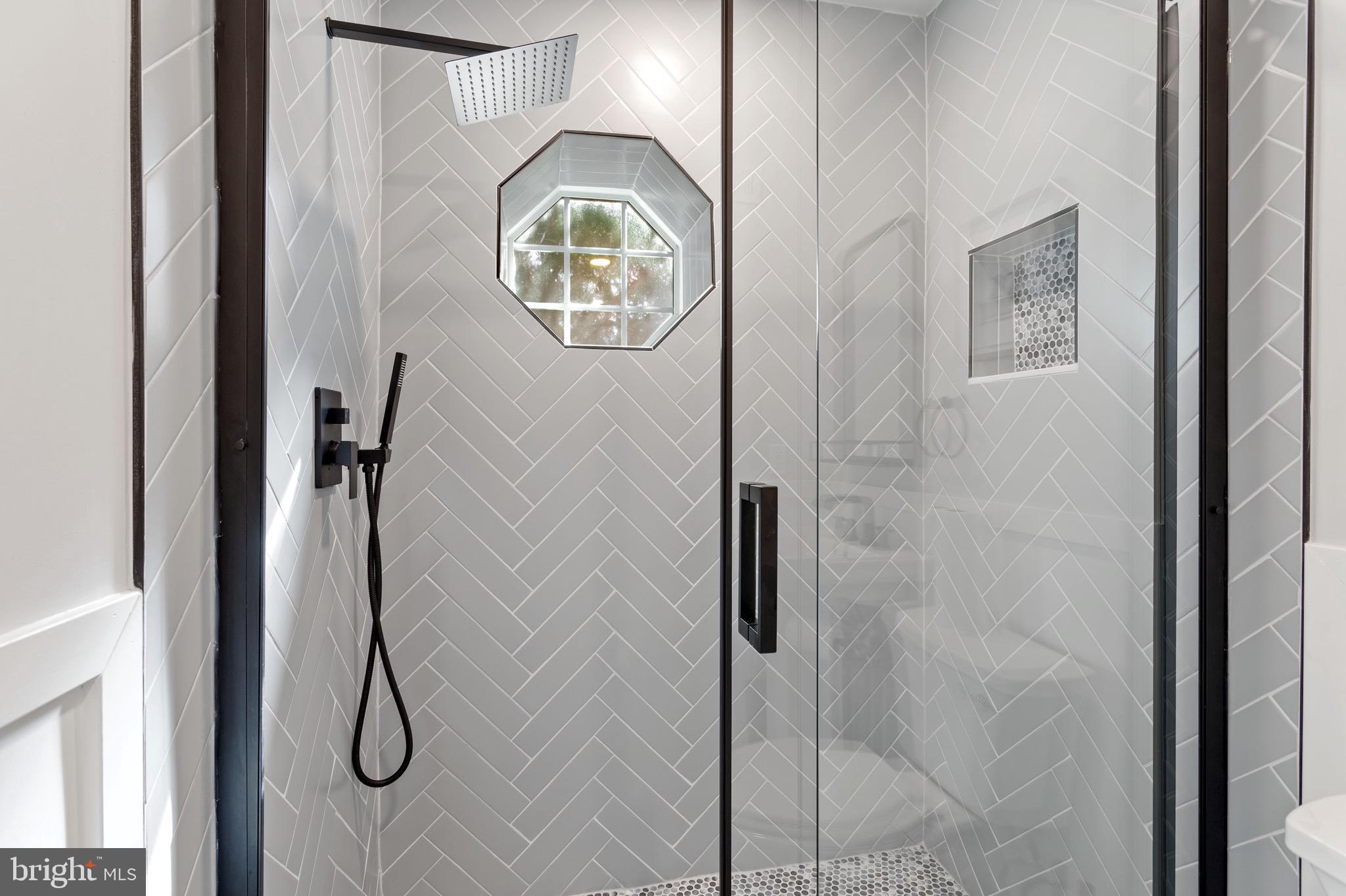 1507 W THOMPSON STREET