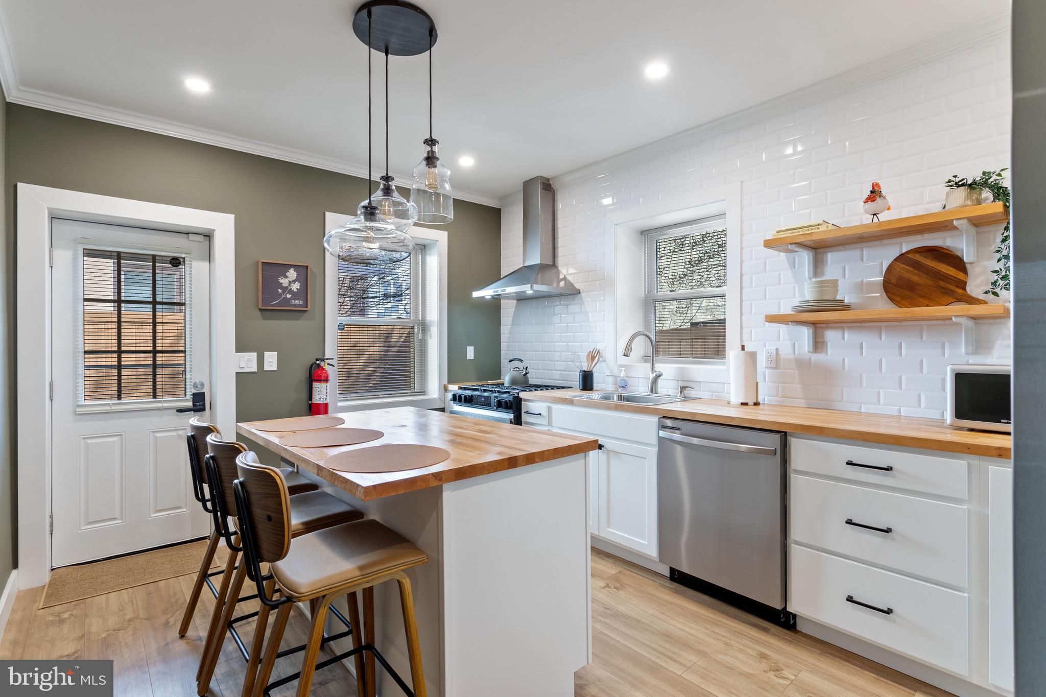 1507 W THOMPSON STREET