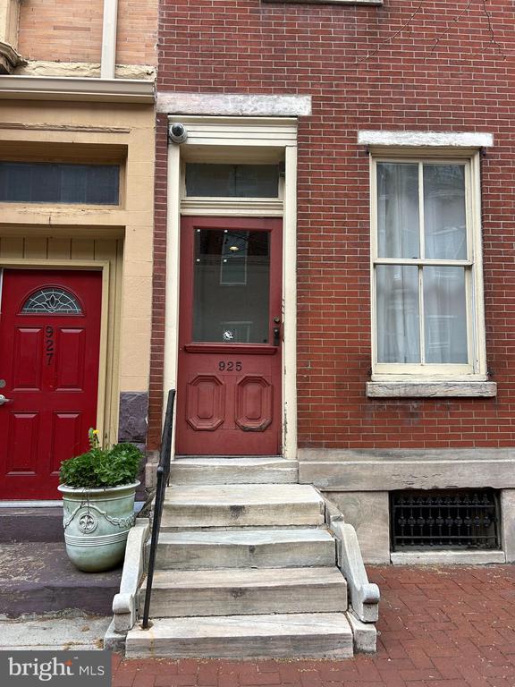 925 SPRUCE STREET