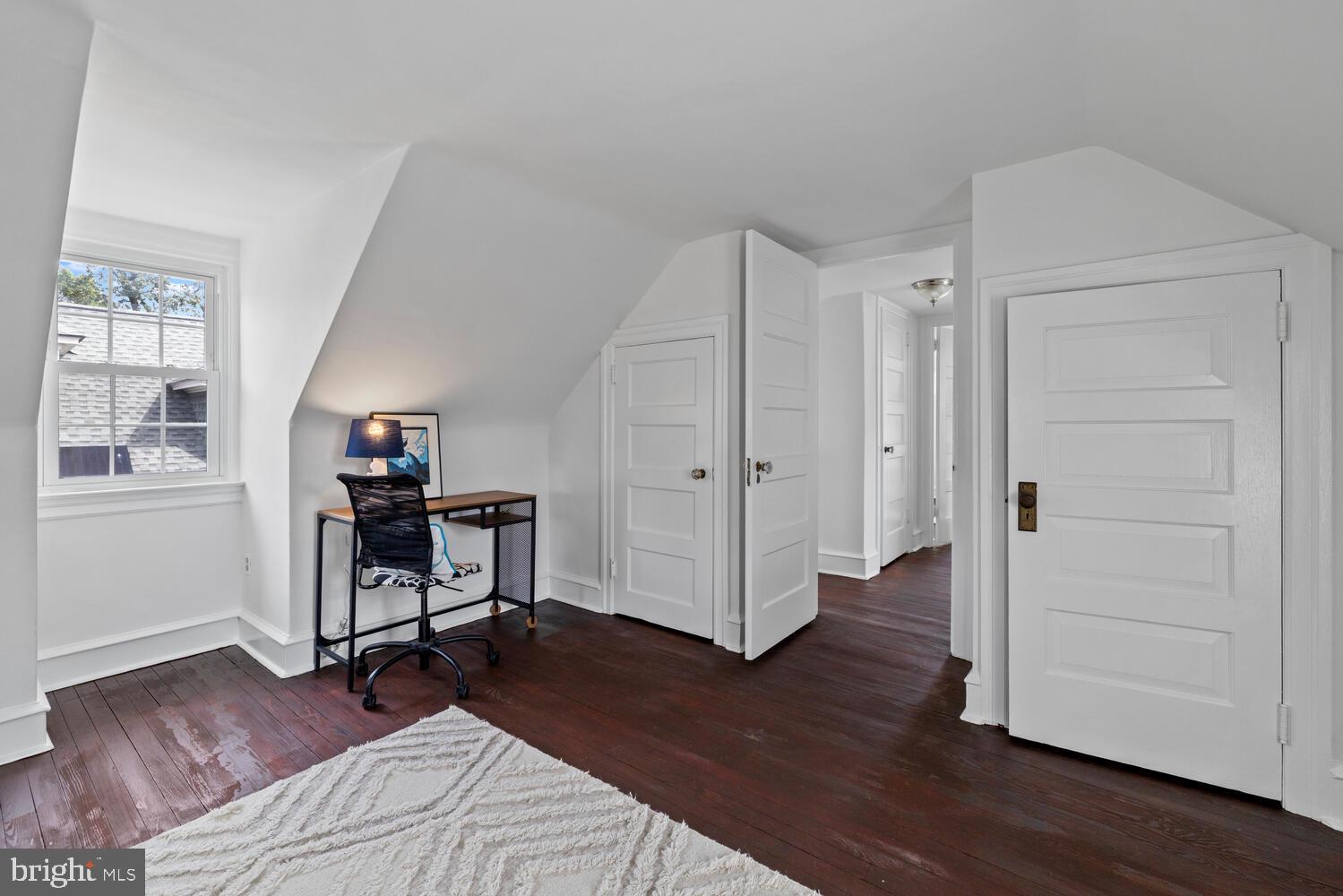 3318 W QUEEN LANE
