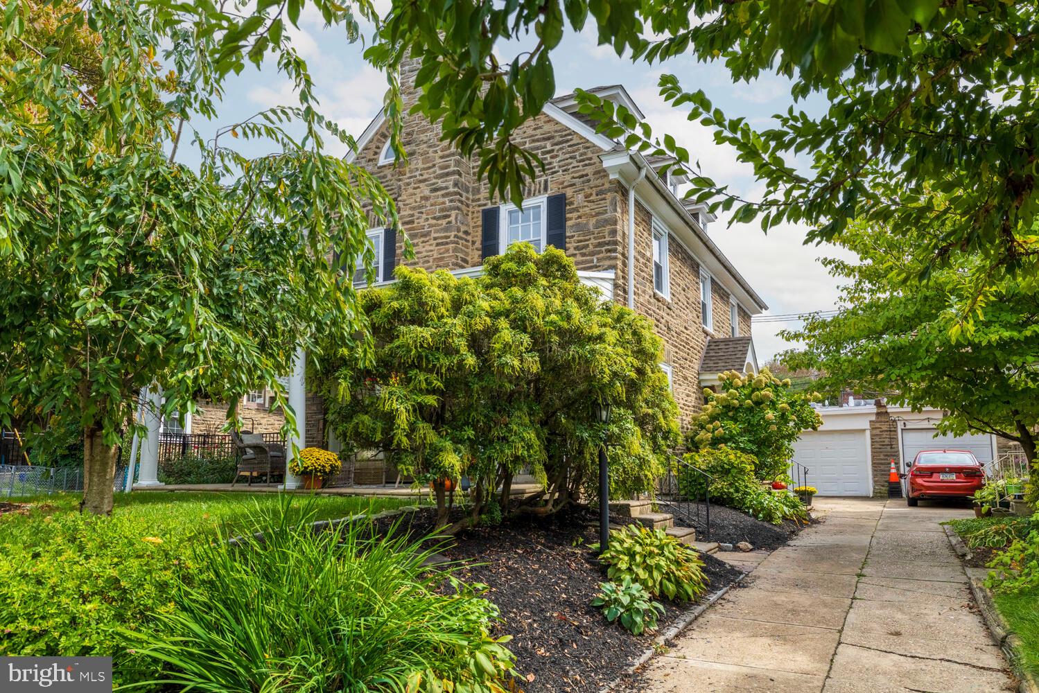 3318 W QUEEN LANE