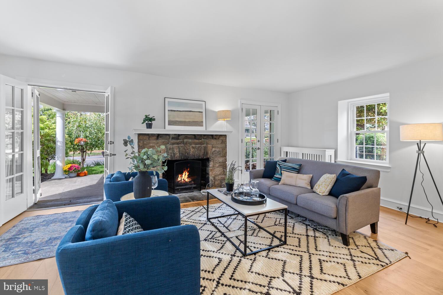 3318 W QUEEN LANE