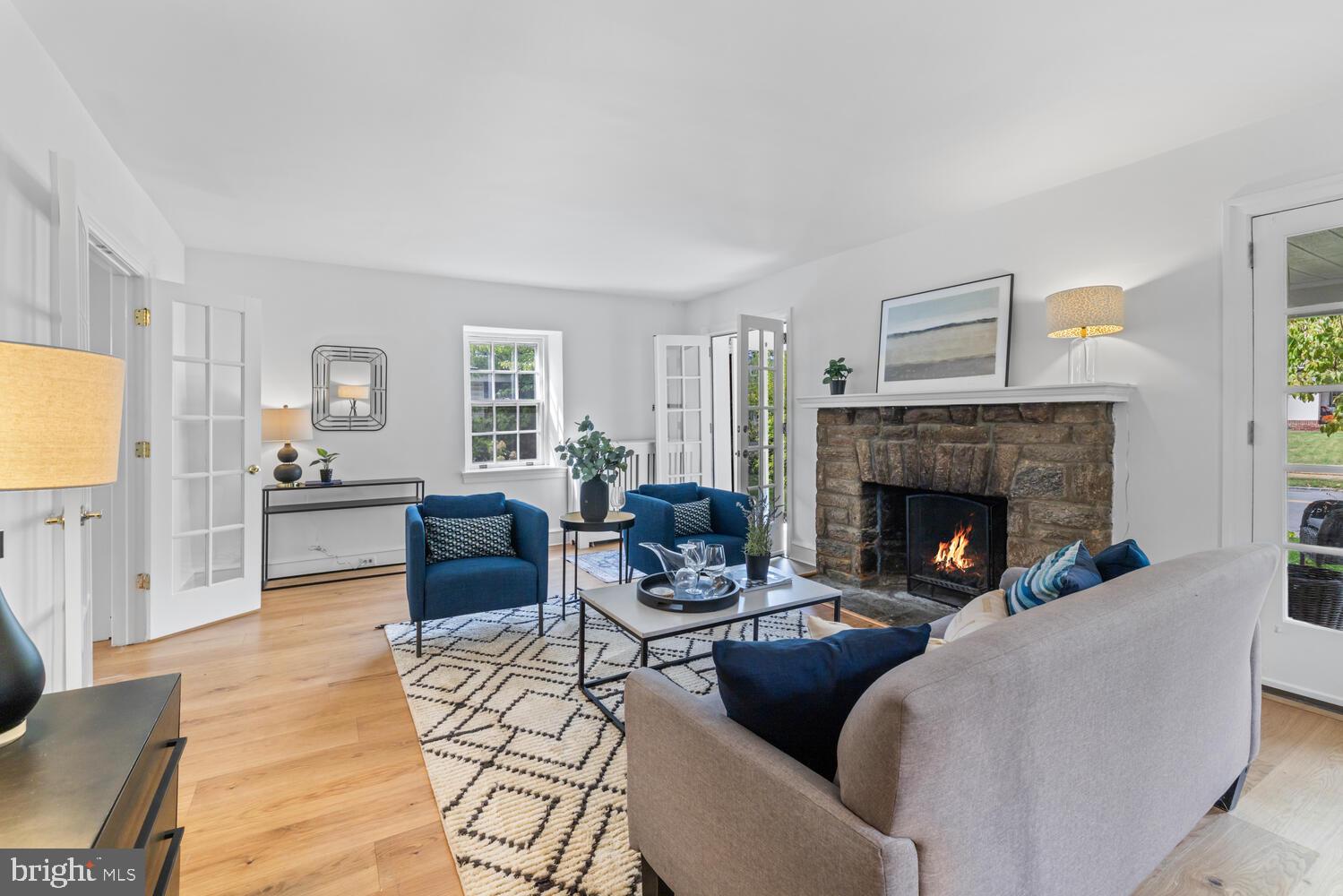 3318 W QUEEN LANE