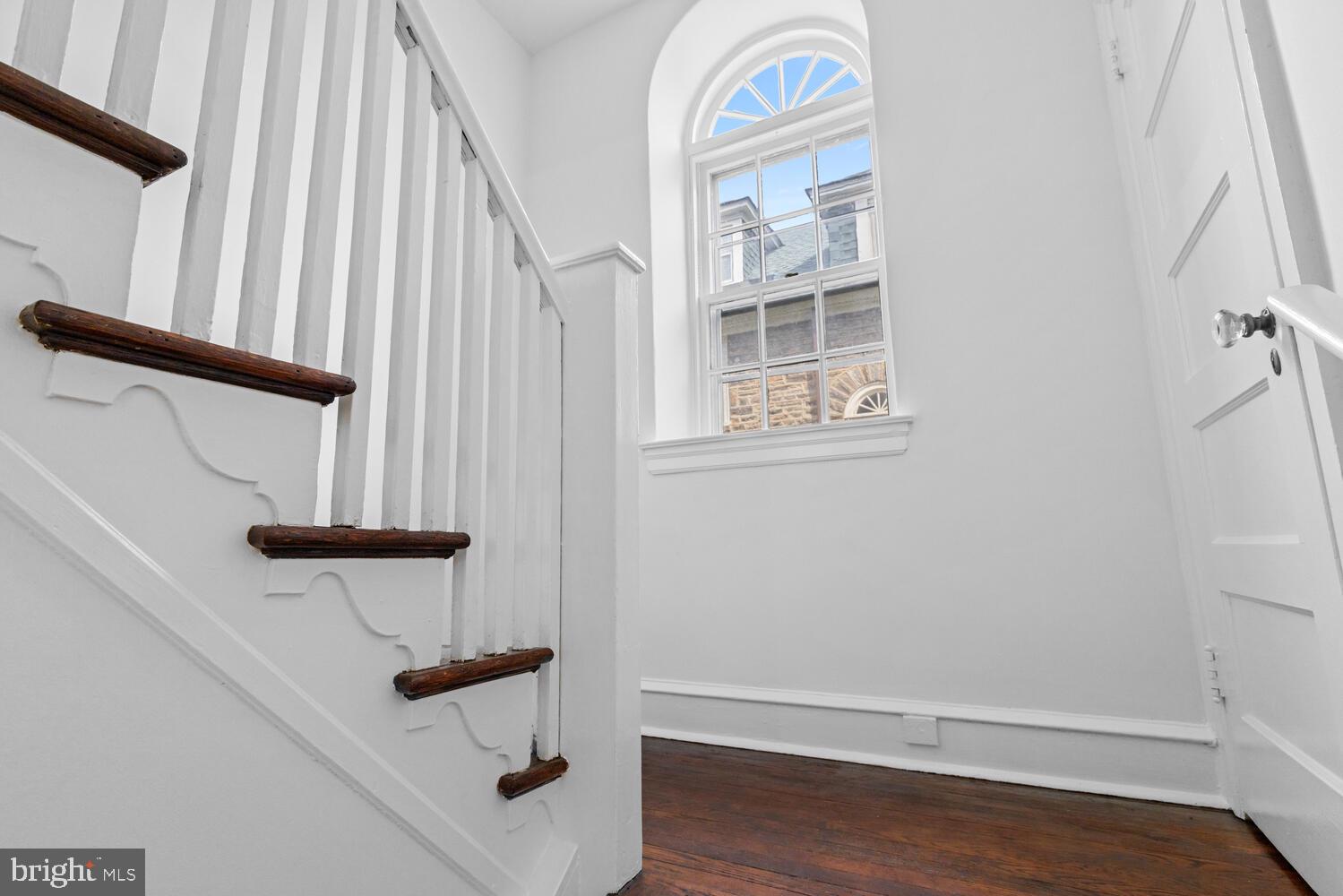 3318 W QUEEN LANE