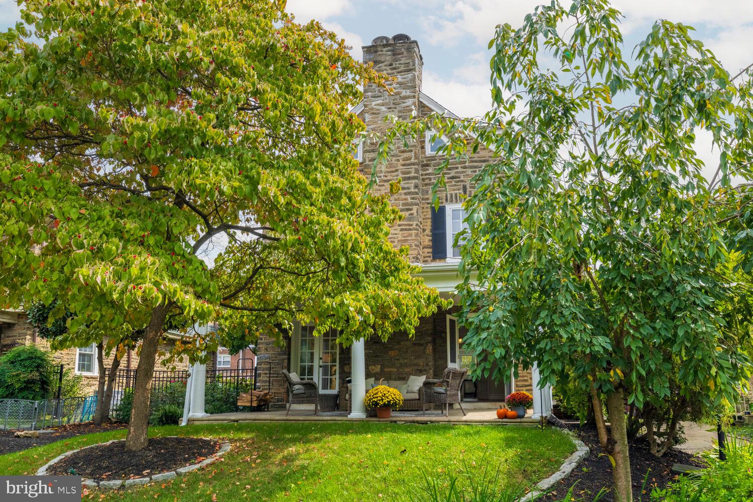 3318 W QUEEN LANE