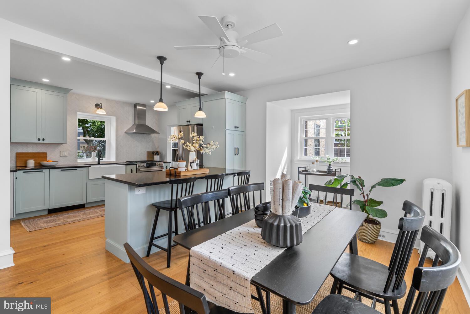 3318 W QUEEN LANE
