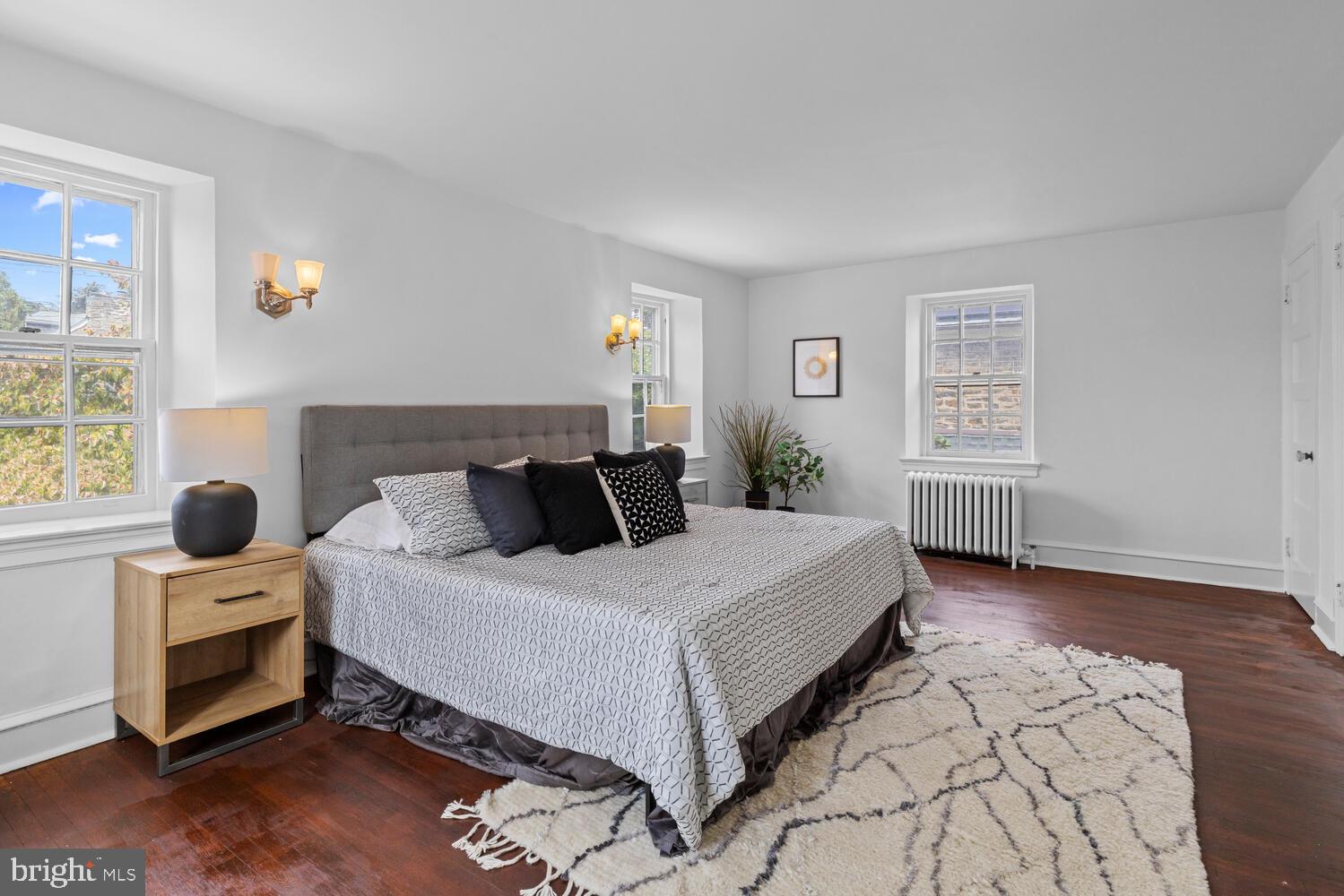 3318 W QUEEN LANE