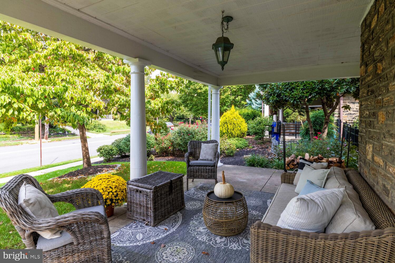 3318 W QUEEN LANE