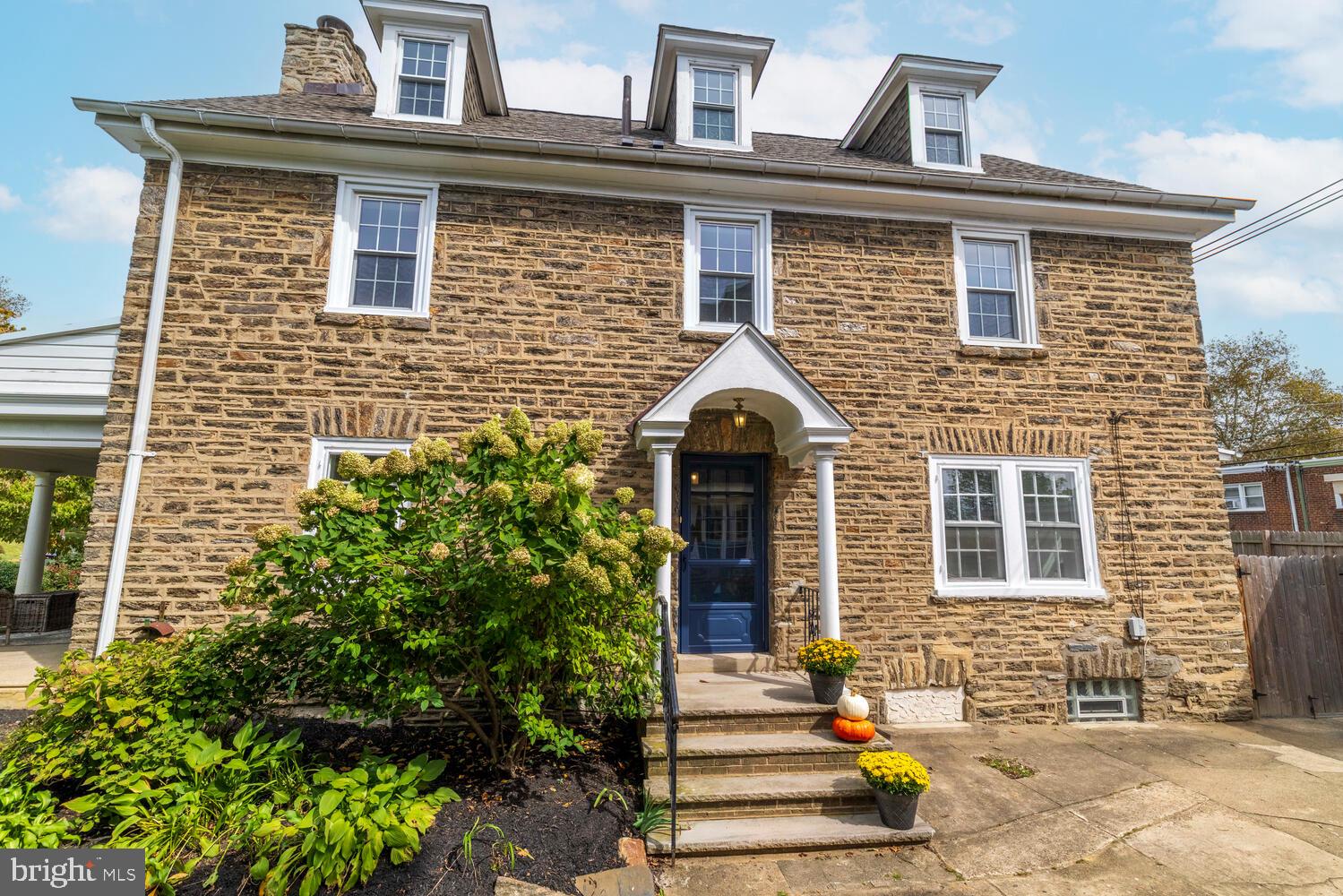 3318 W QUEEN LANE