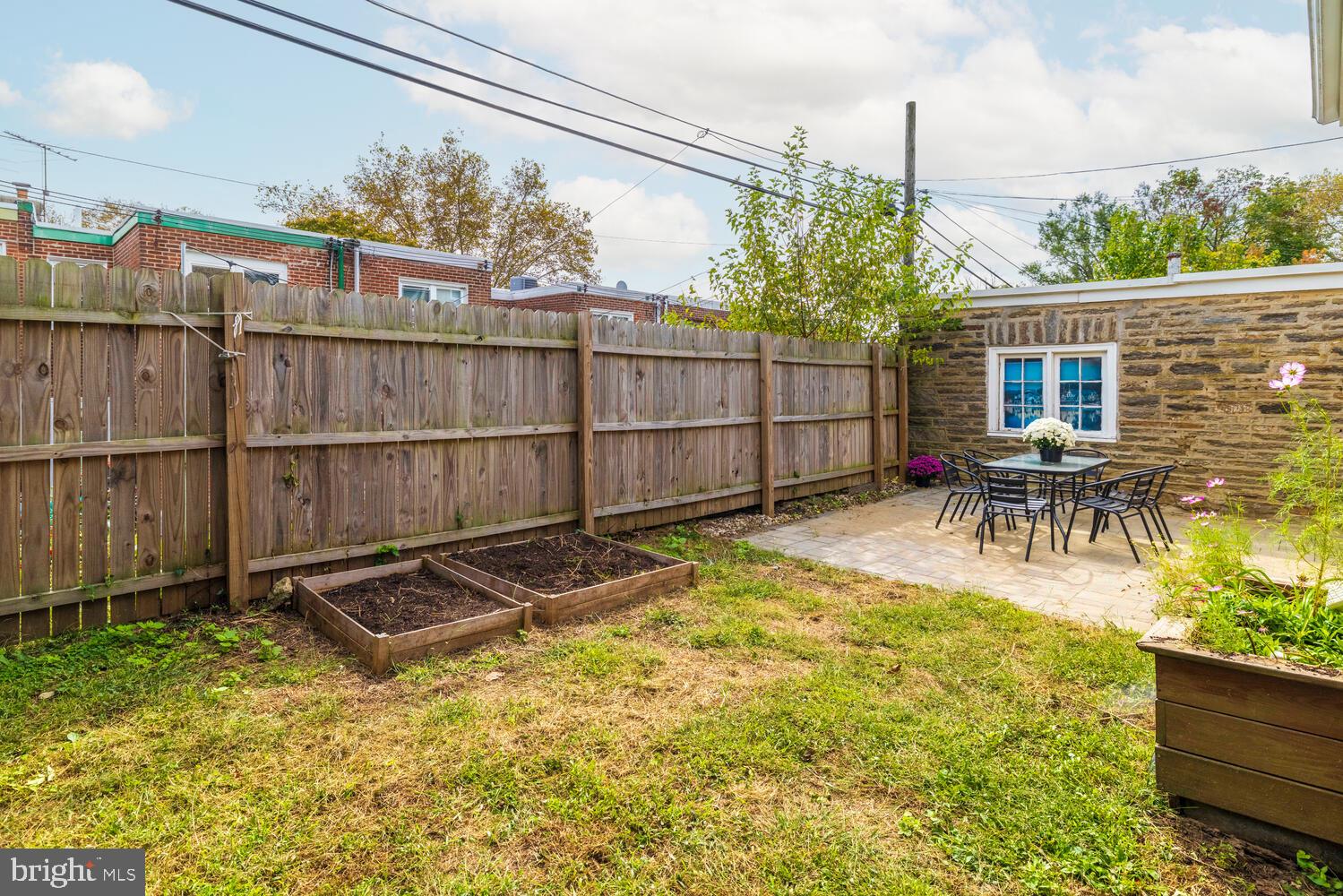 3318 W QUEEN LANE