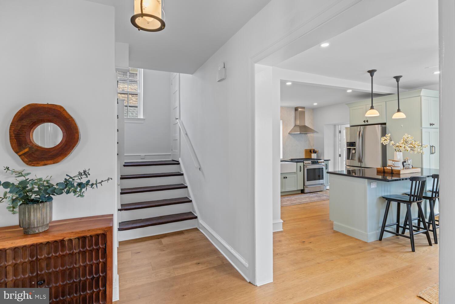 3318 W QUEEN LANE