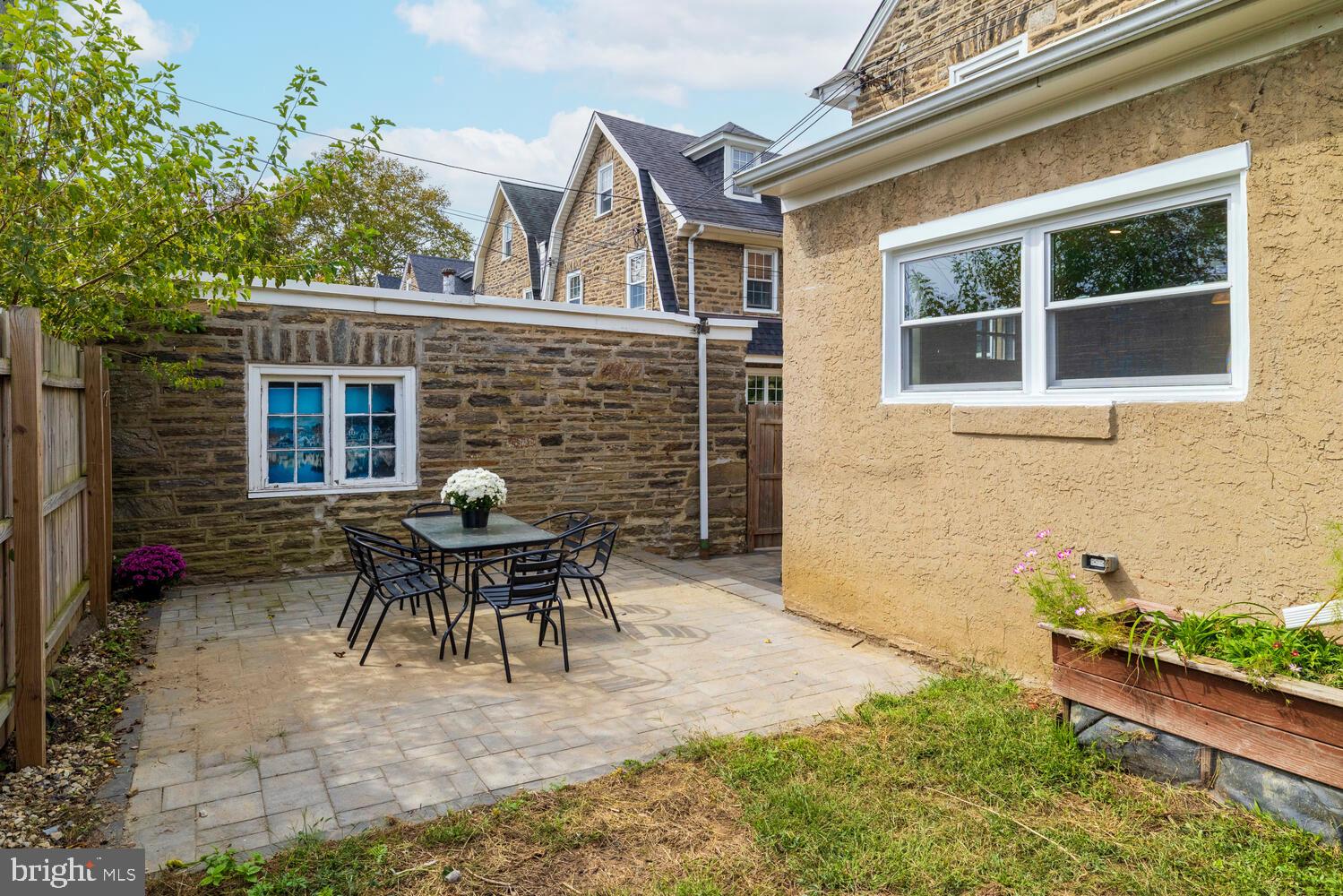 3318 W QUEEN LANE