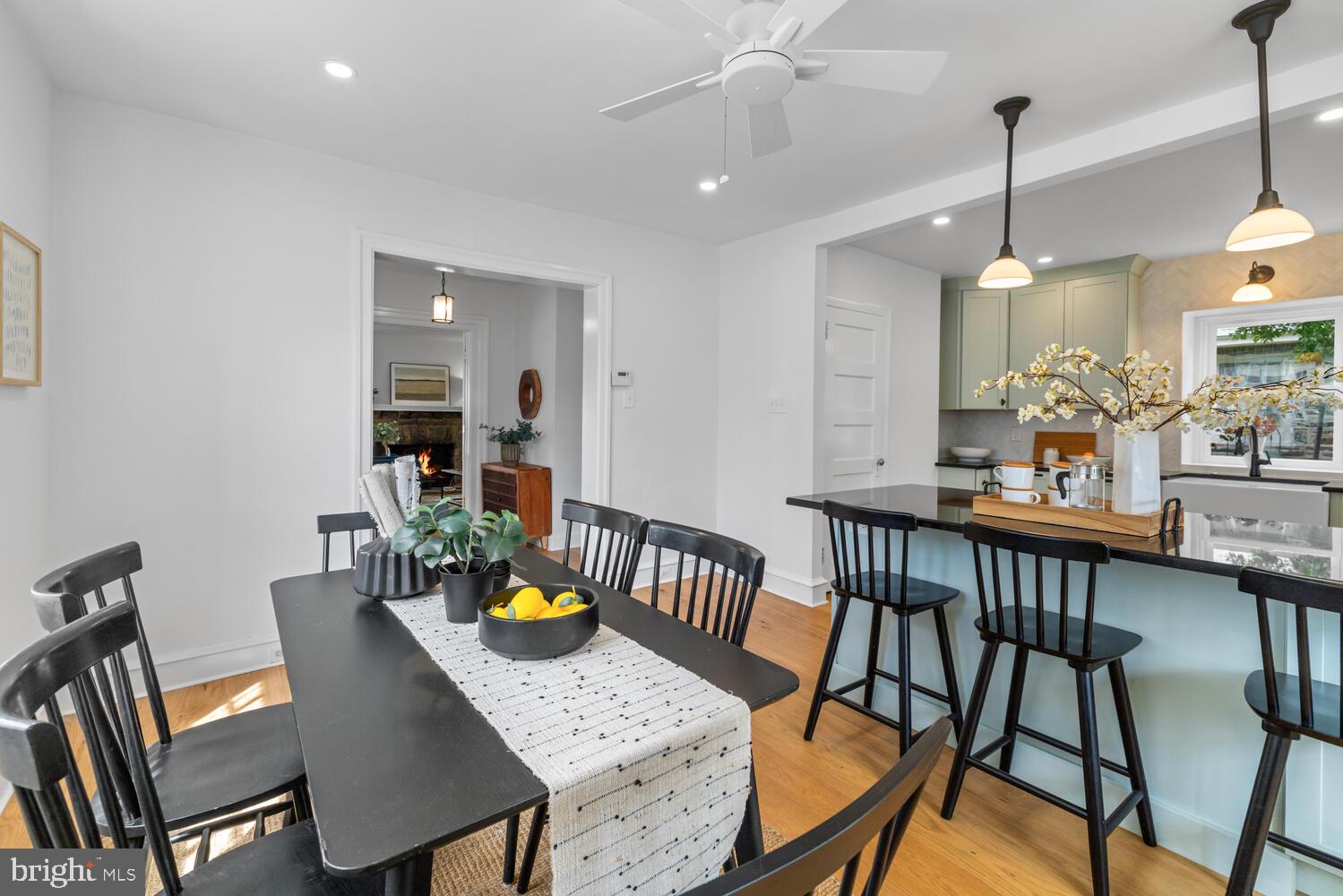 3318 W QUEEN LANE