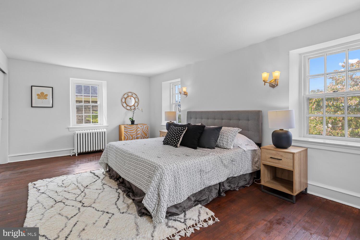 3318 W QUEEN LANE