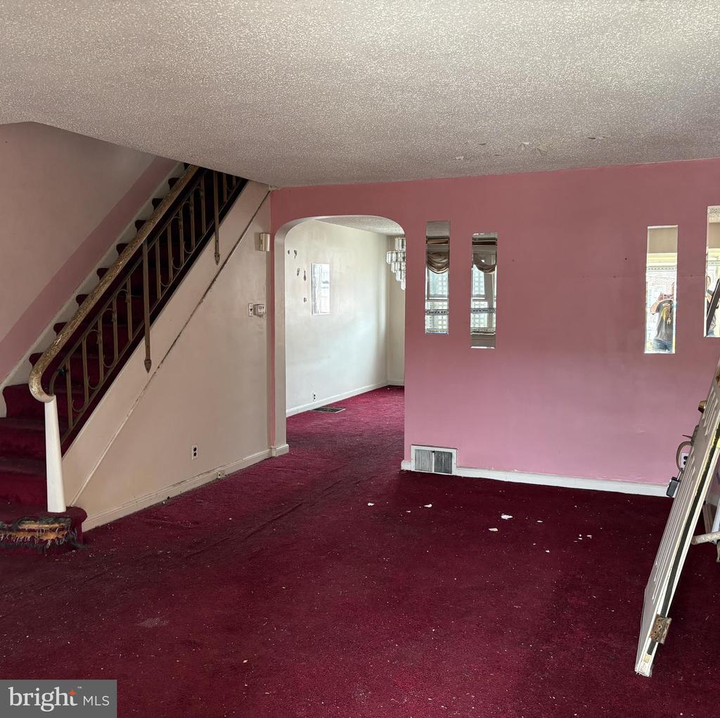 147 E FARISTON DRIVE