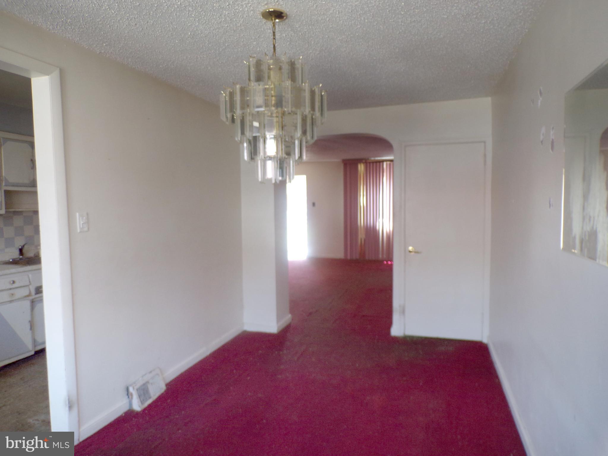 147 E FARISTON DRIVE