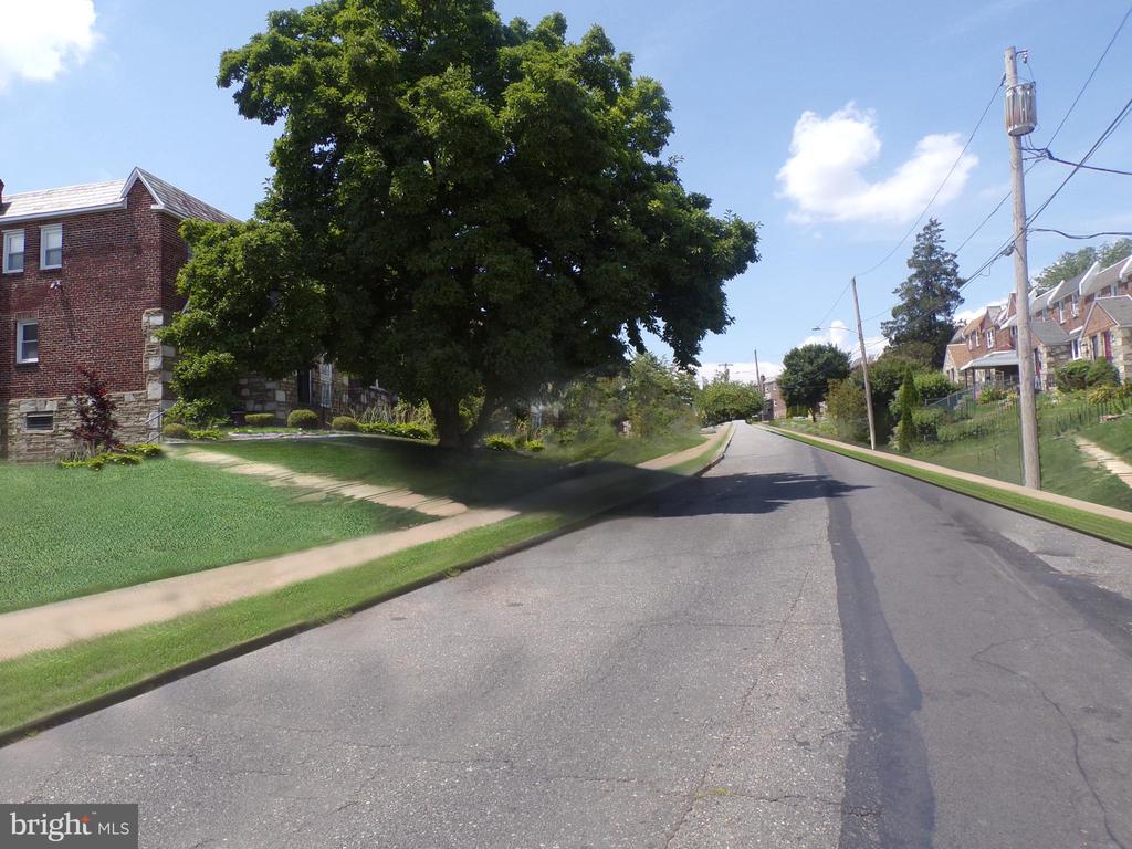 147 E FARISTON DRIVE