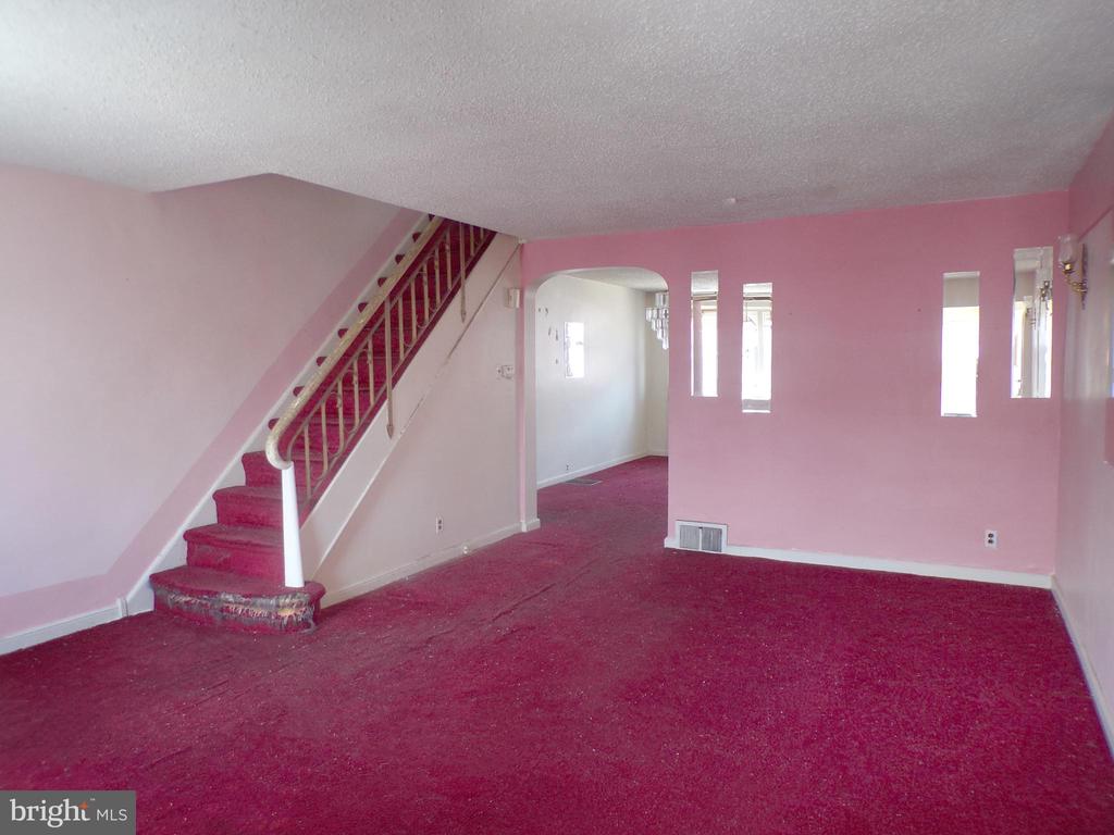 147 E FARISTON DRIVE