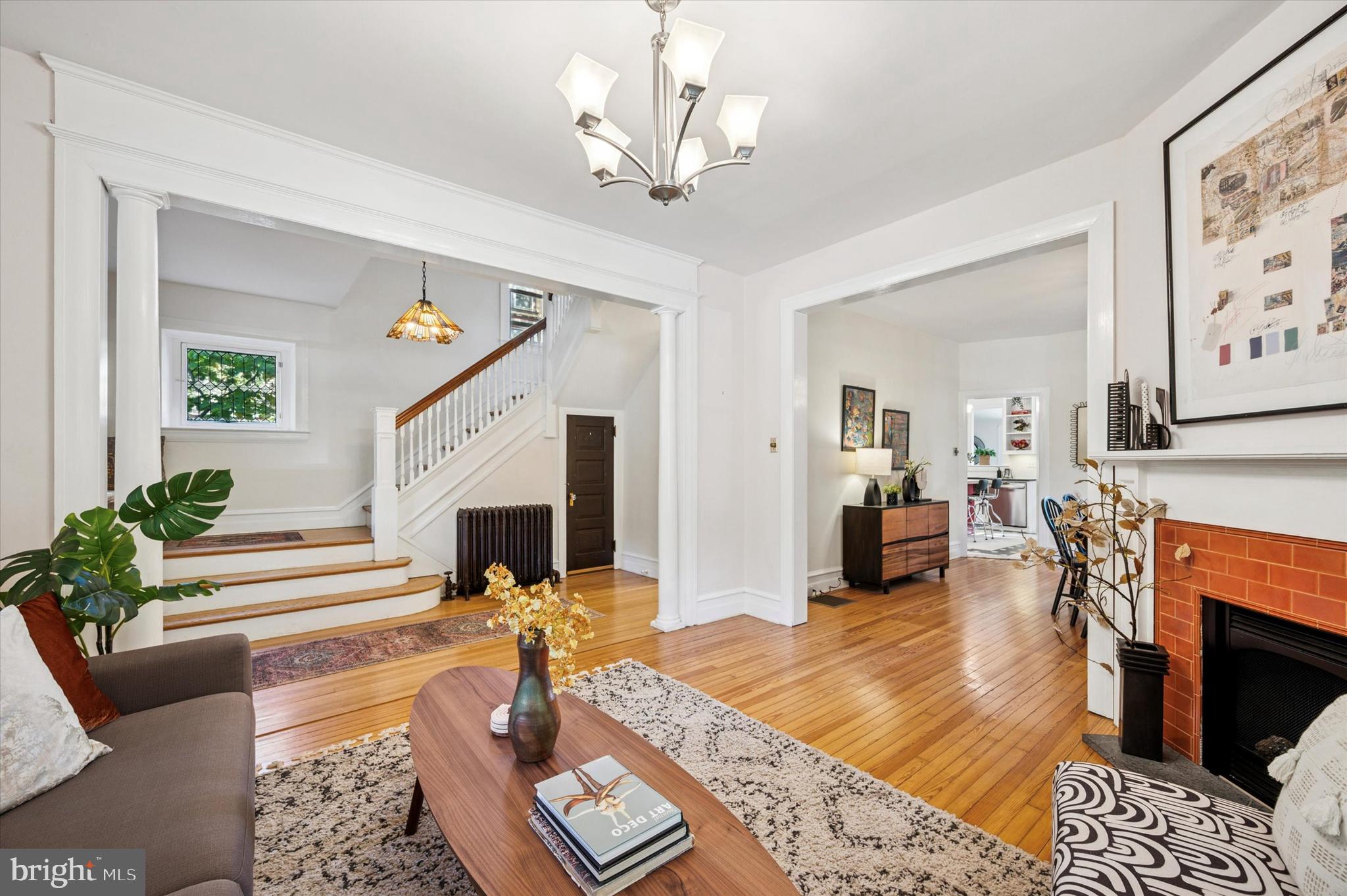200 E GRAVERS LANE