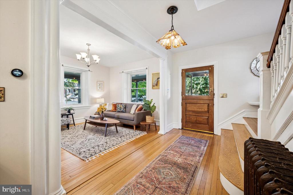 200 E GRAVERS LANE