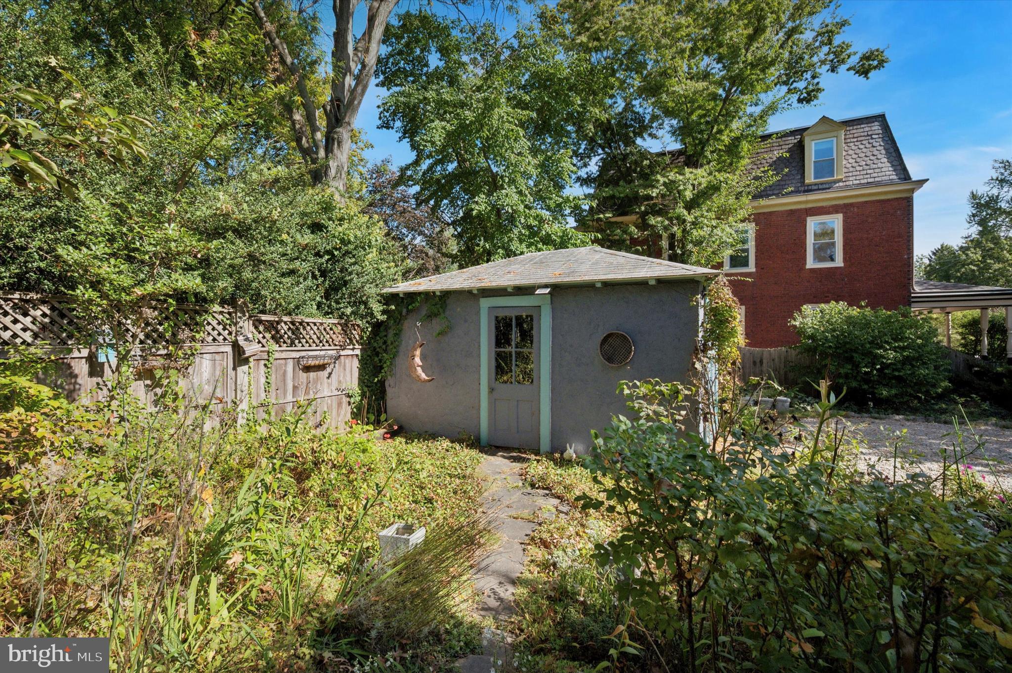 200 E GRAVERS LANE