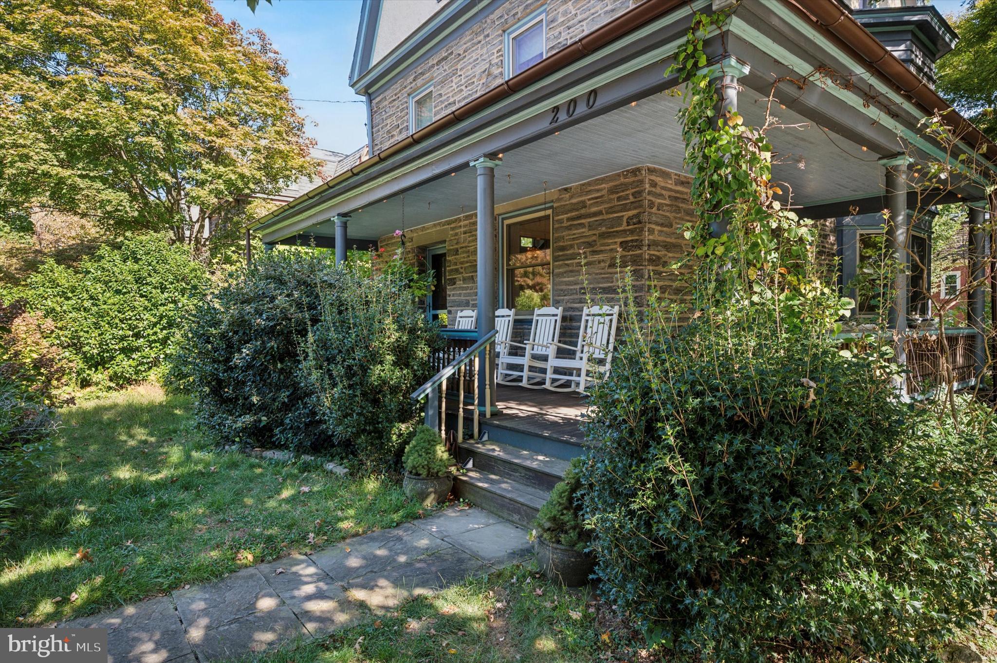 200 E GRAVERS LANE