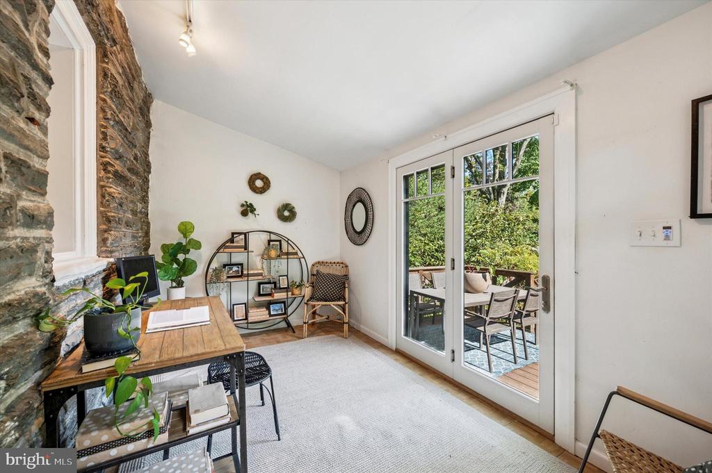 200 E GRAVERS LANE
