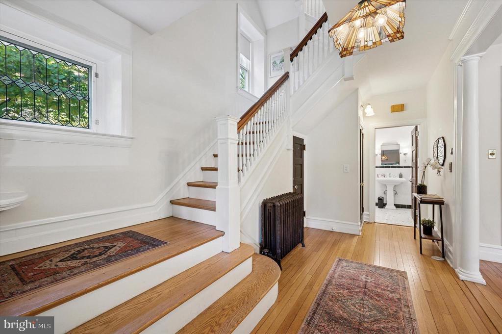 200 E GRAVERS LANE
