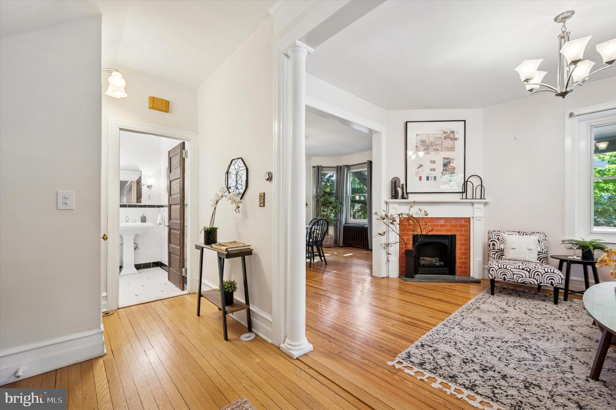 200 E GRAVERS LANE